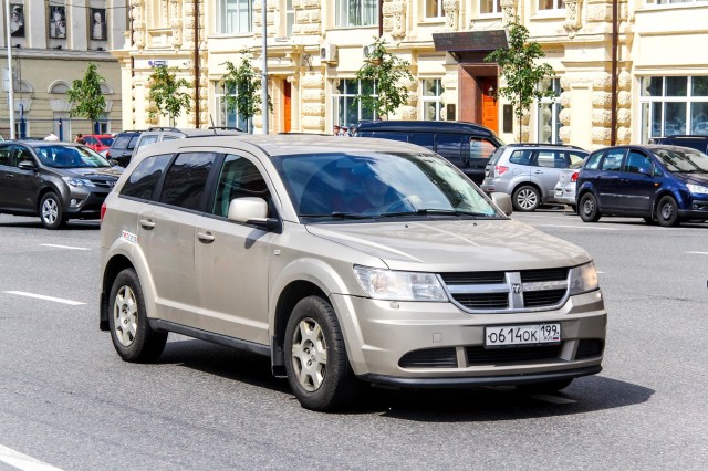 A Comprehensive Review of the Dodge Minivan Grand Caravan: Pros and Cons